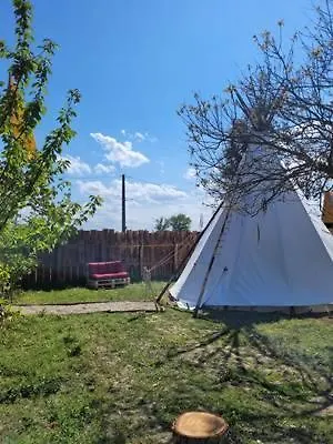 Red Tipi Kamp alanı Bouglon
